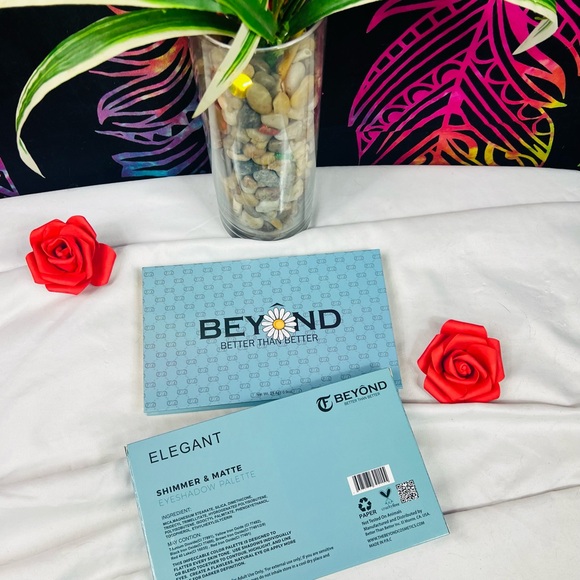 Beyond Eye Shadow Assorted Mix- each pallet sold separately. - Picture 4 of 14